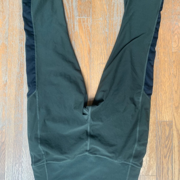 High waisted green Nike leggings with mesh - Picture 3 of 5